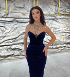 Charmantes schwarzes knöchellanges ärmelloses Meerjungfrau-Ballkleid mit V-Ausschnitt