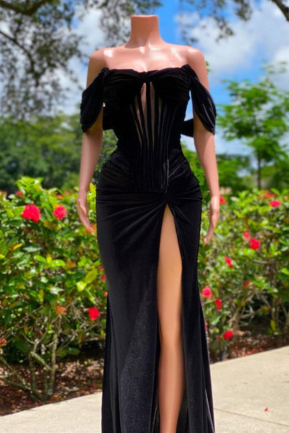 Encantador vestido de fiesta de terciopelo negro largo con escote sirena y hombros descubiertos con abertura