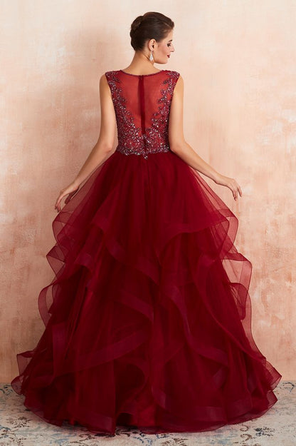 Vestido de fiesta burdeos sin mangas con escote halter, de tul y lentejuelas.