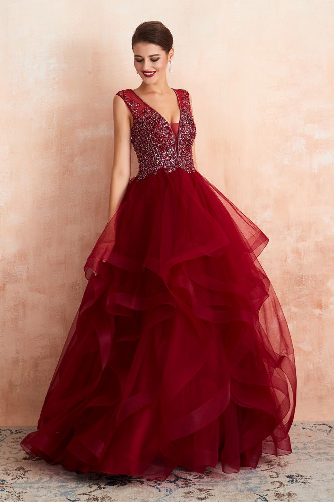 Vestido de fiesta burdeos sin mangas con escote halter, de tul y lentejuelas.