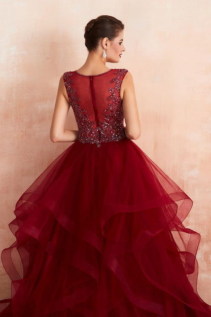 Vestido de fiesta burdeos sin mangas con escote halter, de tul y lentejuelas.