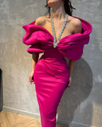 Charmantes, säulenförmiges Satin-Neckholder-Abendkleid mit halben Ärmeln in Rosa mit Schleife