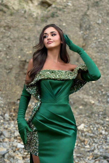 Charmantes, säulenförmiges, ärmelloses, grünes Ballkleid aus Satin mit einer Schulter und Schlitz vorne