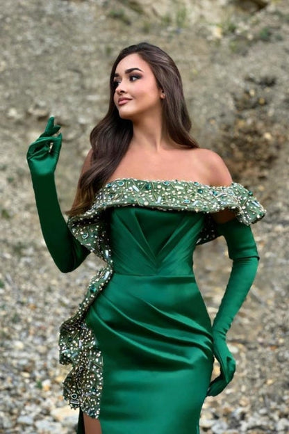 Charmantes, säulenförmiges, ärmelloses, grünes Ballkleid aus Satin mit einer Schulter und Schlitz vorne