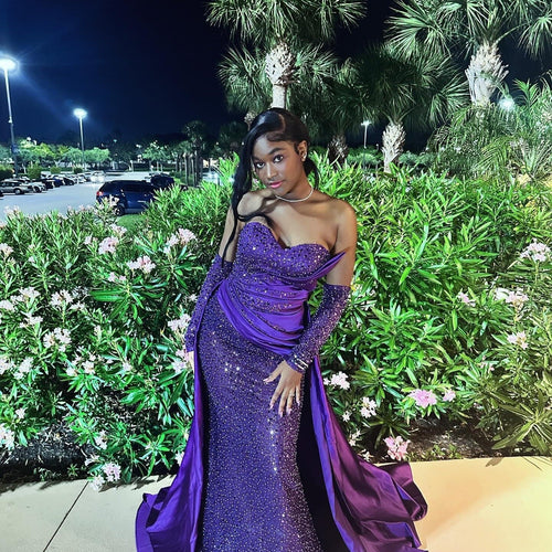 Vestido de fiesta morado sin mangas con escote en forma de corazón de satén y cola de lentejuelas