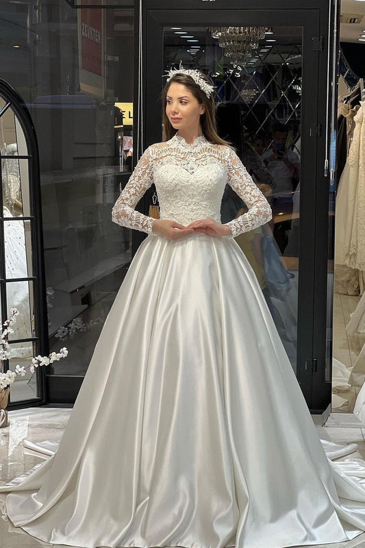 Vestido de novia encantador de satén con mangas largas, corte A y volantes, largo hasta el suelo