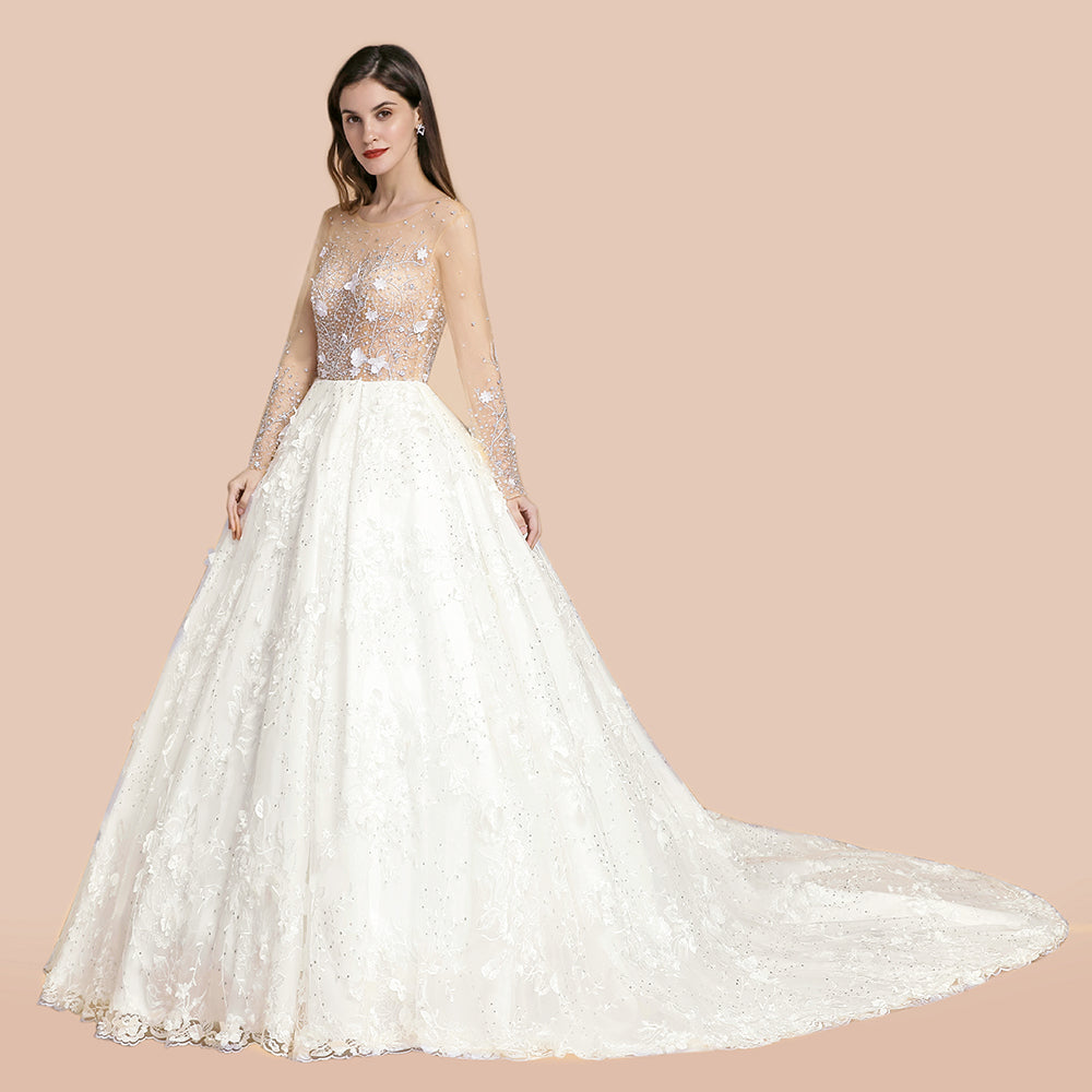 Charmantes Brautkleid mit floralen Spitzenapplikationen und wunderschönen weißen Perlen 