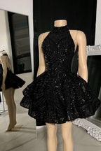 Charmantes, ärmelloses Mini-Ballkleid mit hohem Halsausschnitt und Perlenbesatz