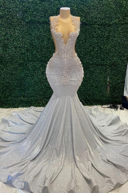 Charmantes ärmelloses Meerjungfrau-Ballkleid mit Rundhalsausschnitt und glänzenden Strasssteinen