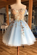 Vestido de fiesta azul claro con escote corazón y apliques PD410