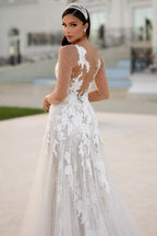 Bezauberndes langes A-Linien-Brautkleid mit Spitzenapplikationen und langen Ärmeln