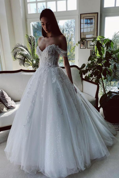 Encantador vestido de novia largo de tul con corte en A y hombros descubiertos con purpurina