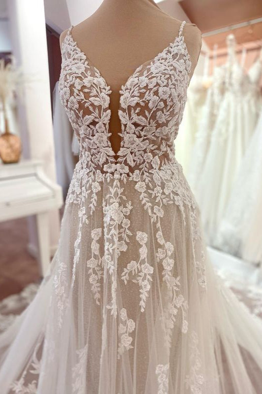 Vestido de novia largo con escote en A, tirantes finos, apliques de encaje y tul, sin espalda