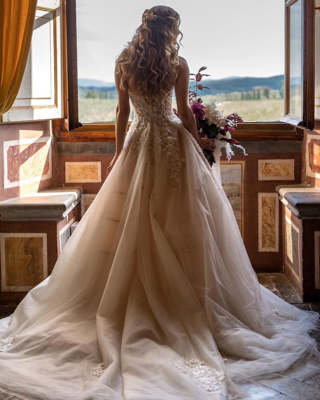 Vestido de novia encantador, largo, corte A, escote corazón, espalda descubierta, tul, encaje floral