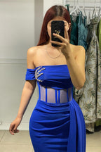 Encantador vestido de fiesta largo azul sin tirantes y columna con diamantes de imitación