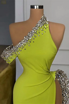 Encantador vestido de fiesta largo de un solo hombro sin mangas con lentejuelas y abertura