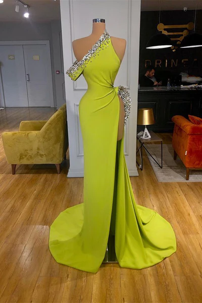 Encantador vestido de fiesta largo de un solo hombro sin mangas con lentejuelas y abertura