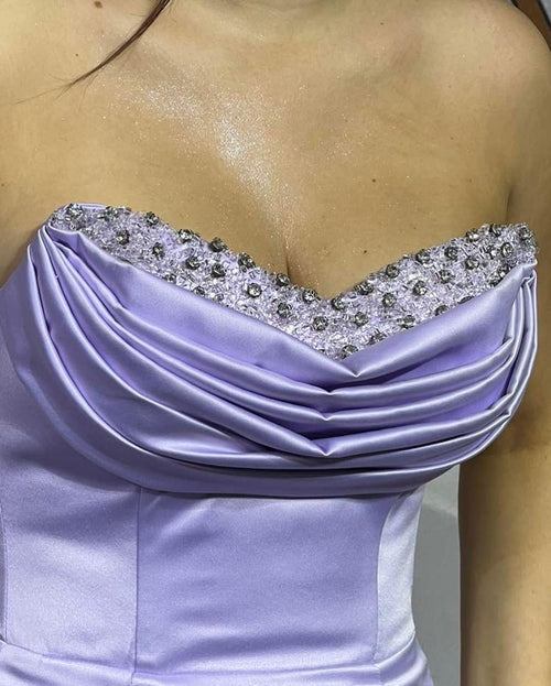 Charmantes langes ärmelloses trägerloses Meerjungfrau-Ballkleid aus Satin mit Strass