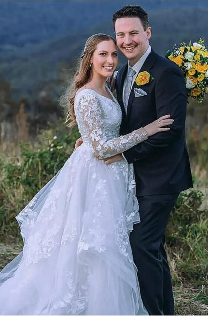 Vestido de novia encantador de corte A con encaje, mangas largas y escote en V