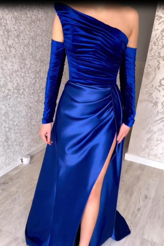 Bezauberndes langes trägerloses A-Linien-Ballkleid mit Schlitz vorne und langen Ärmeln