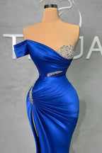 Encantador vestido de fiesta largo de sirena con escote en forma de corazón y cuentas