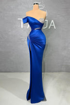 Encantador vestido de fiesta largo de sirena con escote en forma de corazón y cuentas