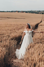 Bezauberndes langes weißes ärmelloses A-Linien-Brautkleid aus Tüll mit Spitze