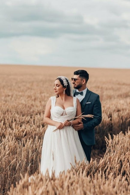 Bezauberndes langes weißes ärmelloses A-Linien-Brautkleid aus Tüll mit Spitze