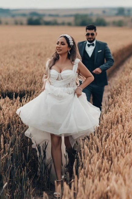 Bezauberndes langes weißes ärmelloses A-Linien-Brautkleid aus Tüll mit Spitze
