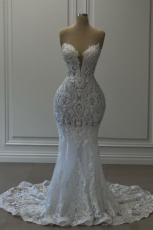 Encantador vestido de novia blanco largo con escote en forma de corazón y encaje de sirena sin mangas