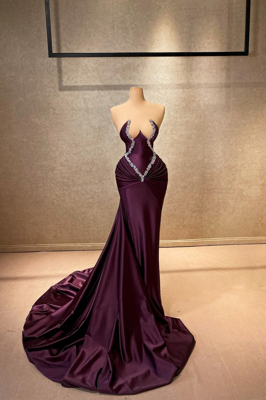 Charmantes Meerjungfrau-Kleid, trägerlos, ärmellos, Strass, Satin-Schleppe, Burgunderrot, langes Ballkleid