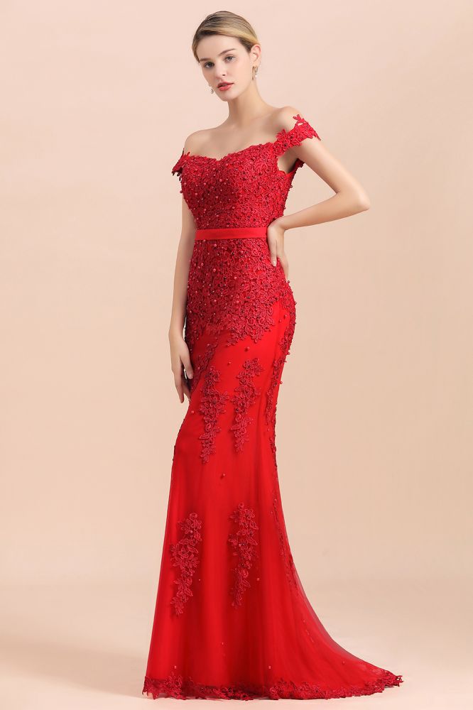 Vestido de noche ajustado con encantadores apliques de encaje y hombros descubiertos de corte sirena rojo para dama de honor