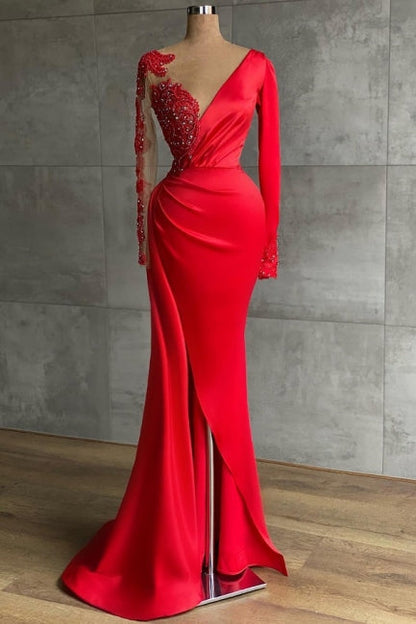 Encantador vestido de fiesta de sirena con cuentas rojas, abertura lateral y encaje