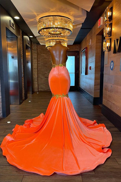Encantador vestido de fiesta de sirena sin mangas con cuello halter y espalda descubierta con cuentas doradas