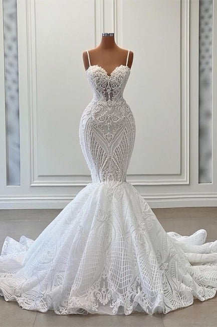 Vestido de novia de sirena con tirantes finos, sin mangas y volantes