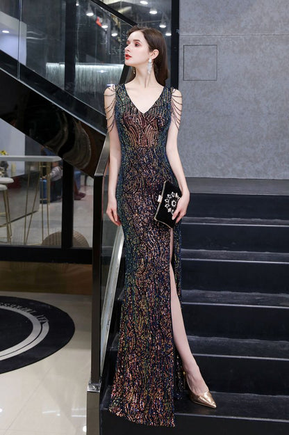 Vestido de fiesta encantador con lentejuelas brillantes y cuentas, abertura lateral y largo hasta el suelo