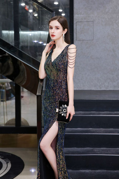 Vestido de fiesta encantador con lentejuelas brillantes y cuentas, abertura lateral y largo hasta el suelo