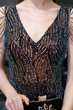 Charmantes, funkelndes, bodenlanges Ballkleid mit seitlichem Schlitz und Pailletten