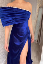 Charmantes trägerloses königsblaues A-Linien-Ballkleid aus Satin mit Schlitz