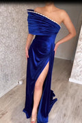 Charmantes trägerloses königsblaues A-Linien-Ballkleid aus Satin mit Schlitz