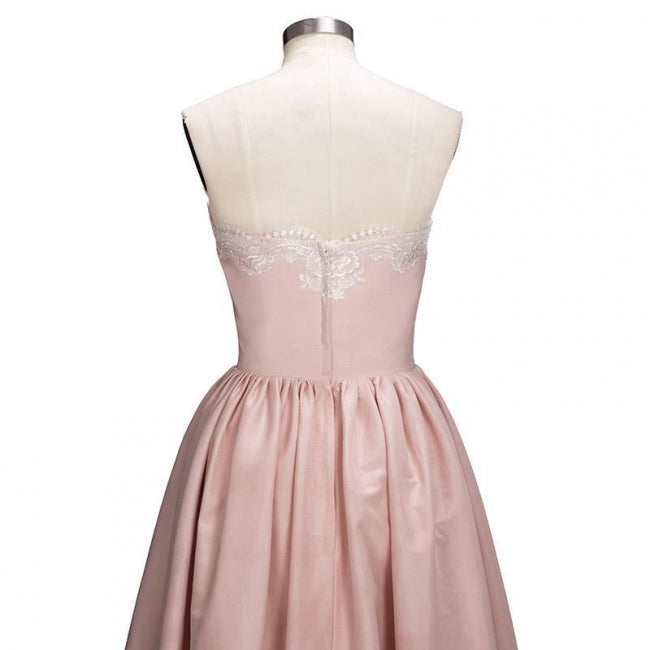 Charmantes Hi-Lo Homecoming-Kleid aus Spitze mit Herzausschnitt, goldenes, ärmelloses, kurzes Partykleid mit Applikationen
