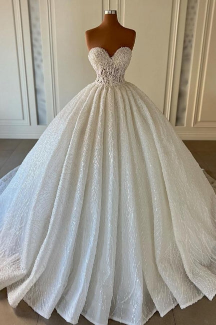 Vestido de novia encantador con escote corazón, sin mangas, lentejuelas y sin tirantes