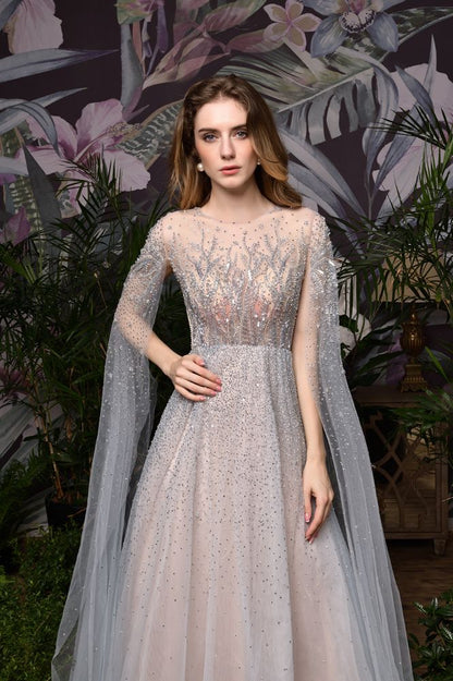 Encantador vestido de fiesta de noche de tul largo hasta el suelo con cuentas brillantes y capa en la espalda