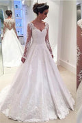 Charmantes A-Linien-Brautkleid mit V-Ausschnitt und Applikationen und langen Ärmeln WD023