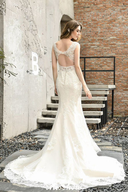Vestido de novia de sirena con escote en V y encaje floral, sin mangas