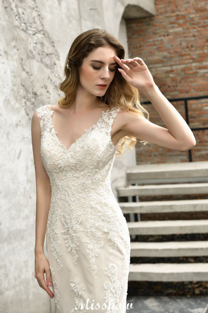 Charmantes Meerjungfrau-Brautkleid mit V-Ausschnitt und floraler Spitze, ärmellos, Sain-Kleid für die Braut