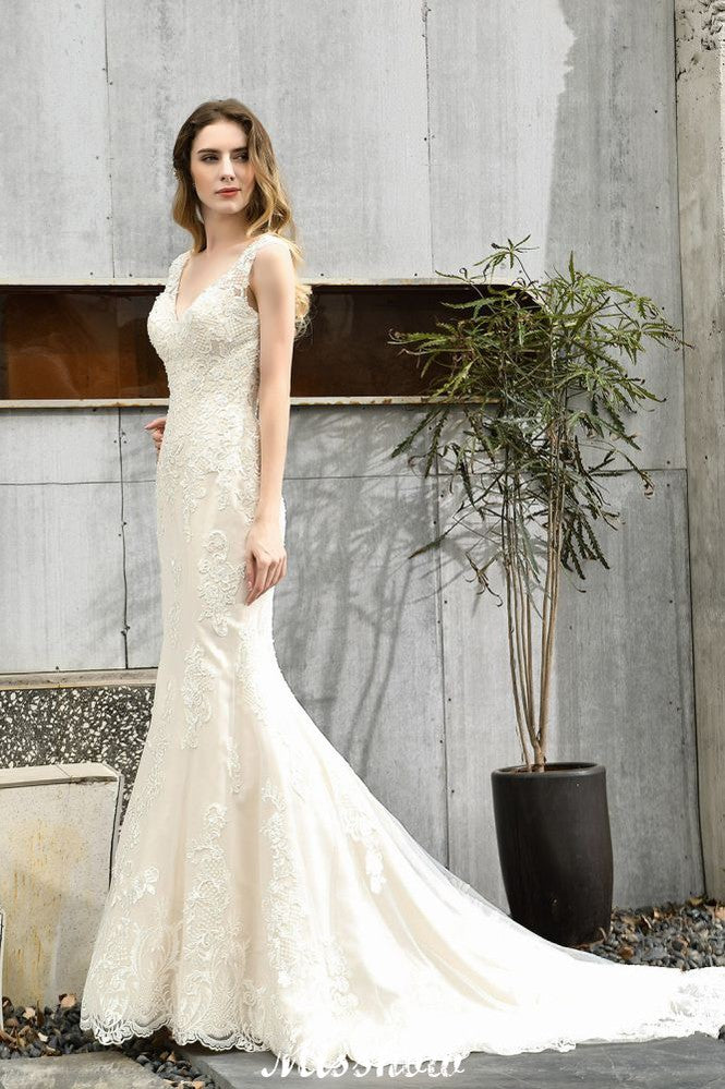 Charmantes Meerjungfrau-Brautkleid mit V-Ausschnitt und floraler Spitze, ärmellos, Sain-Kleid für die Braut