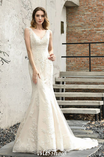 Vestido de novia de sirena con escote en V y encaje floral, sin mangas