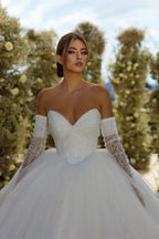 Charmantes ärmelloses Glitzer-A-Linien-Brautkleid mit V-Ausschnitt und Schleppe