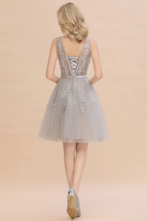 Vestido de fiesta corto con escote en V, tul, encaje y apliques, corte A, espalda descubierta